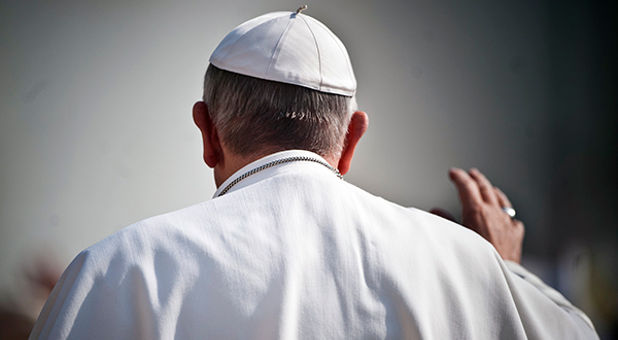 RNS-Pope-Francis-back-waving