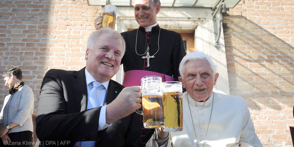 web3-pope-benedict-xvi-beer-birthday-happy-smiling-043_dpa-pa_170417-99-99721_dpai-lena-klimkeit-dpa-afp
