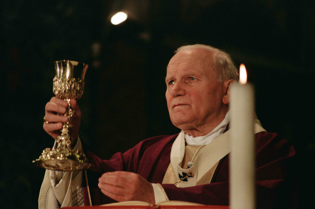 01-John-Paul-II-at-Mass-LOsservatore-Romano.jpg